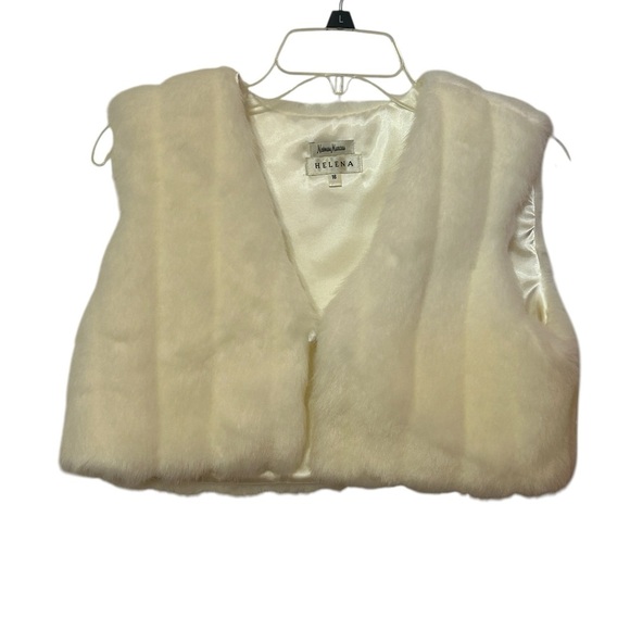 Helena Other - Helena white faux fur vest size 16 NWT